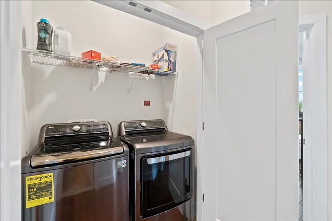 Building Photo - A Glimpse of Serene Living in Chantilly, VA