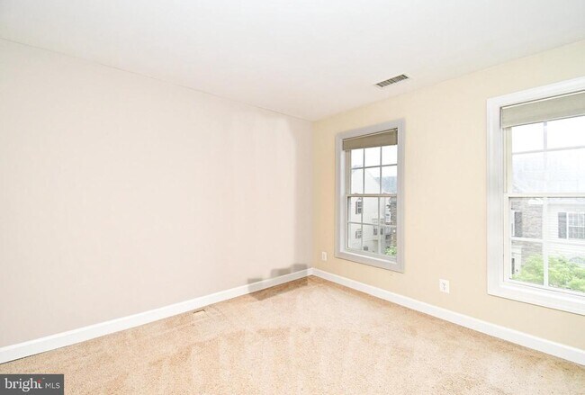 Building Photo - 2304 Lennon Ln