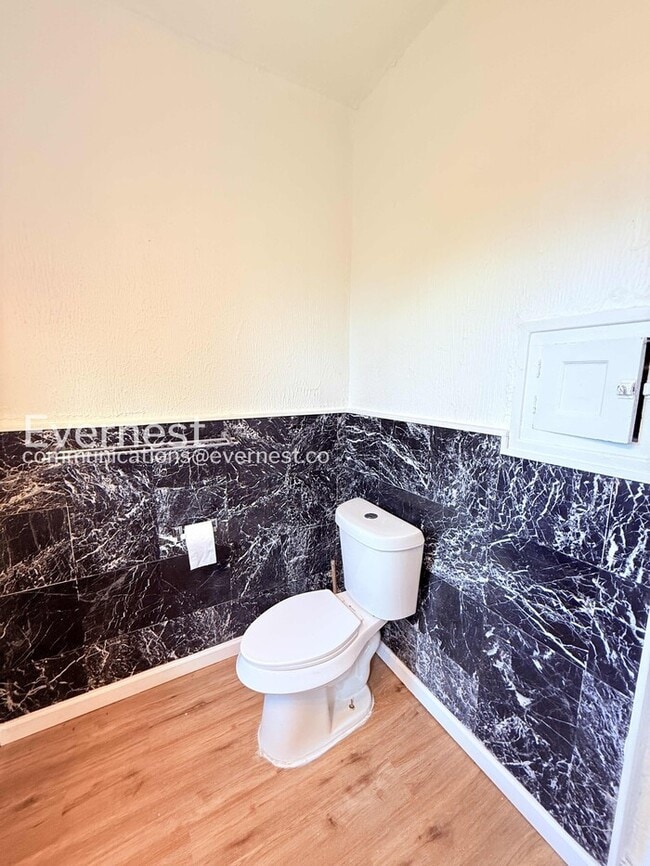 Building Photo - Charming Home with Fenced Yard & Hookups / 3 Beds & 1 Bath / Voucher Accepted / Pets Not Allowed ...