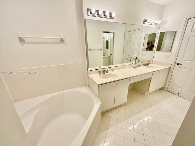 Building Photo - 5628 NW 113th Ave