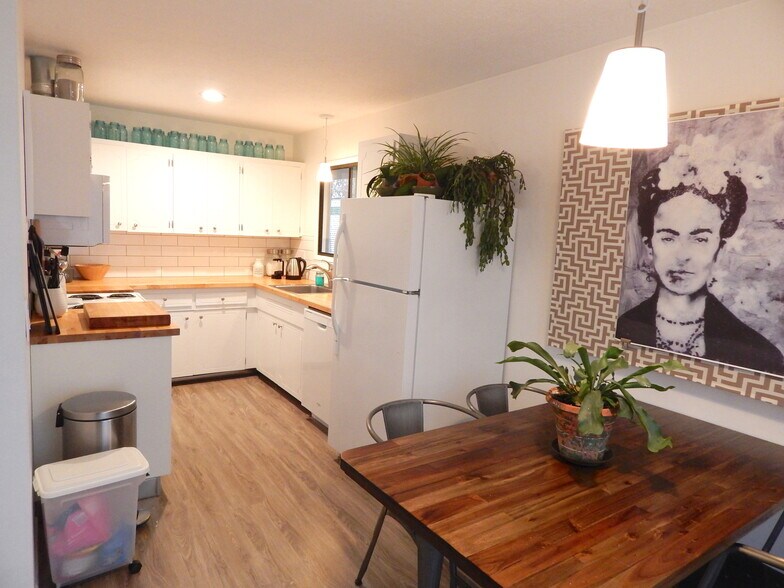 Building Photo - 4115 SE Raymond St