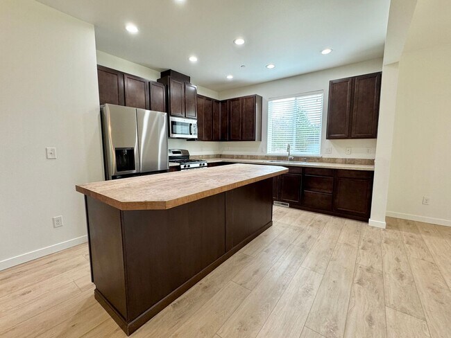 Building Photo - 1729 Cyrene Dr NW