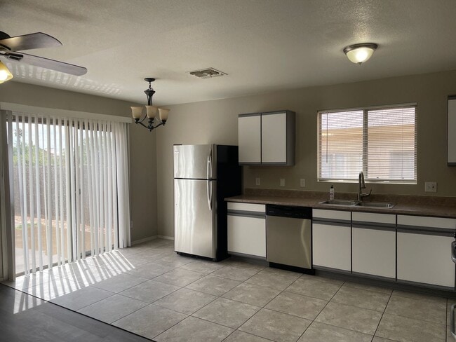 Building Photo - Rita Ranch Charmer 3Bdm 2Ba home, availabl...