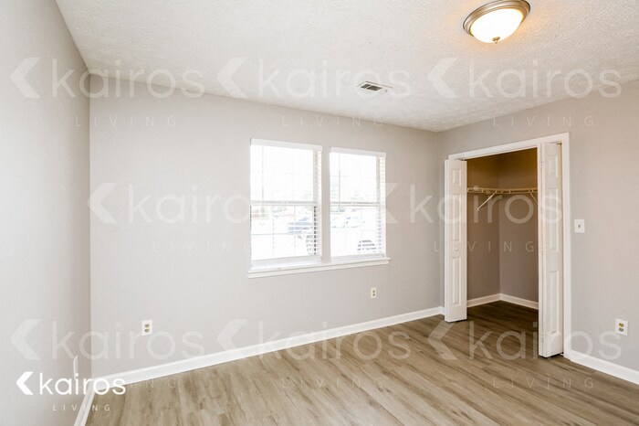Building Photo - 208 Deer Pkwy