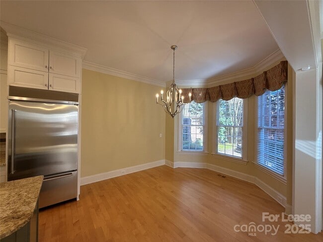 Building Photo - 1109 S Kings Dr