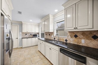 Building Photo - 5303 Heatherbrook Dr