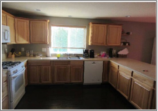 Beautiful roomy kitchen with lots of storage. - 1464 Ryan Dr