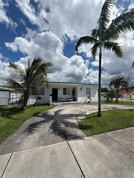 Primary Photo - 2445 SW 90th Ave
