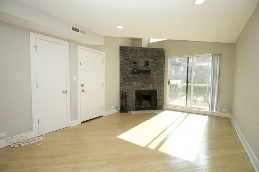 Building Photo - 843 W Grace St