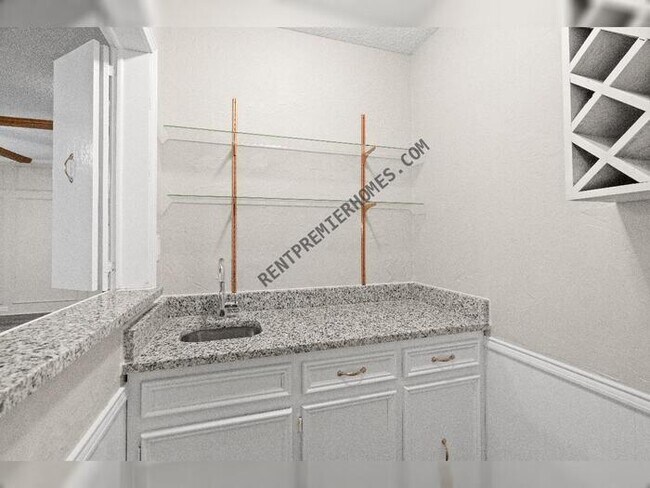 Building Photo - 1410 Pine Hill Dr