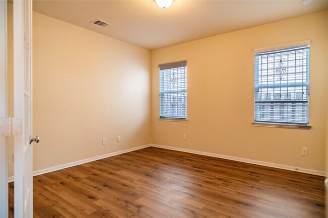 Building Photo - 7115 Ironwood Forest Dr