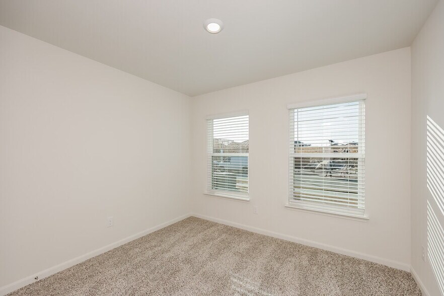 Building Photo - 1313 Redpine Dr