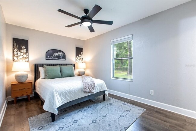 Building Photo - 821 Parkwood Pl