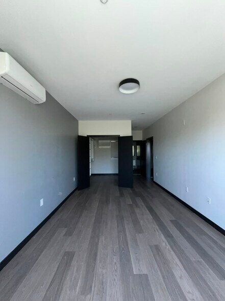Building Photo - 129 Mallory Ave