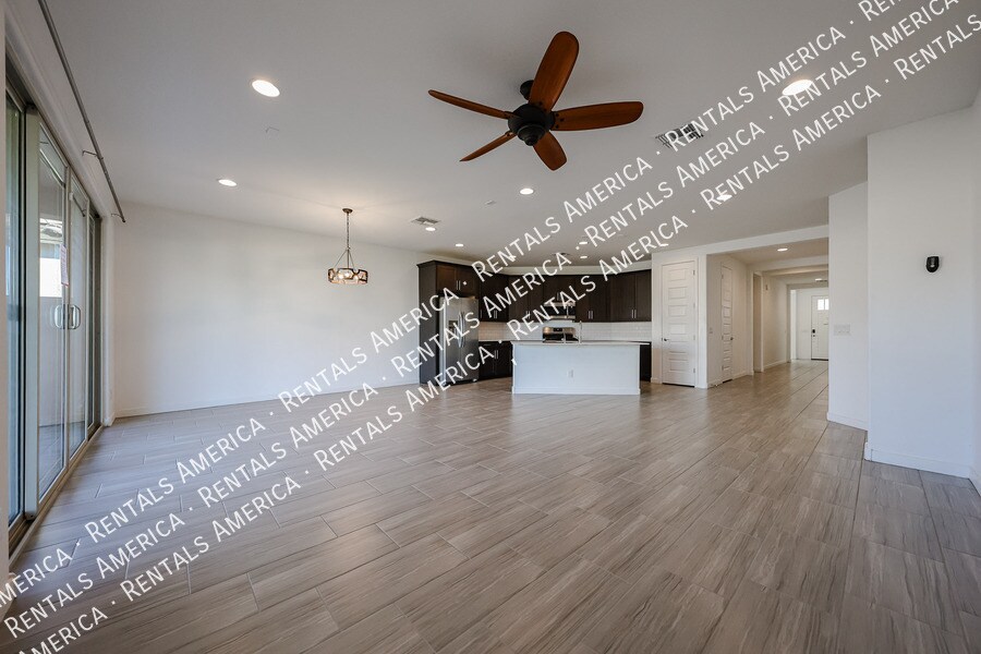 Building Photo - 2256 E Ridgewood Ln