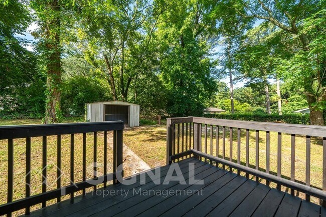 Building Photo - 759 Hopkins Dr