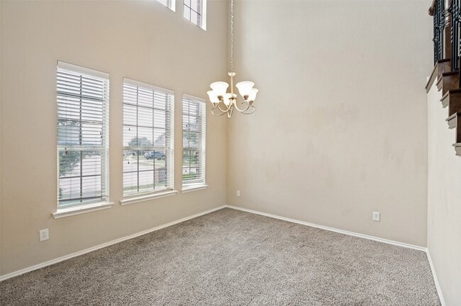 Building Photo - 1305 Lone Pine Dr