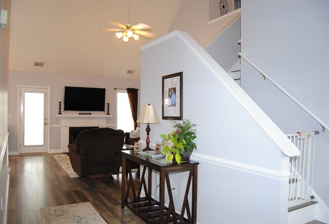Building Photo - Wonderful Home in the Willow Lakes Community!