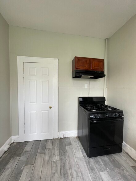 Unit 2R - 37 Hanford St