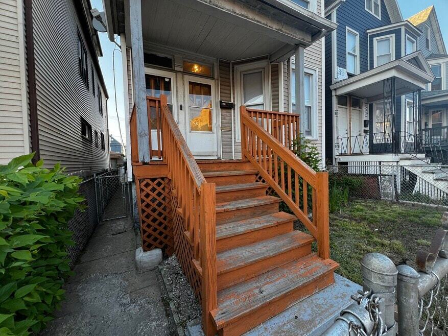 Building Photo - 3610 W Diversey Ave