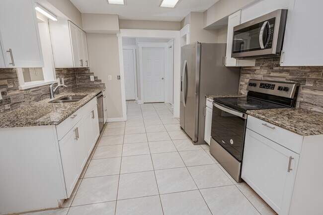 Building Photo - 5722 Gondolier Dr