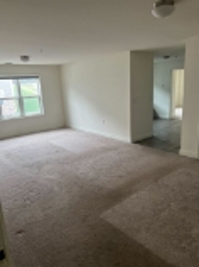 Building Photo - 1047 Broadway