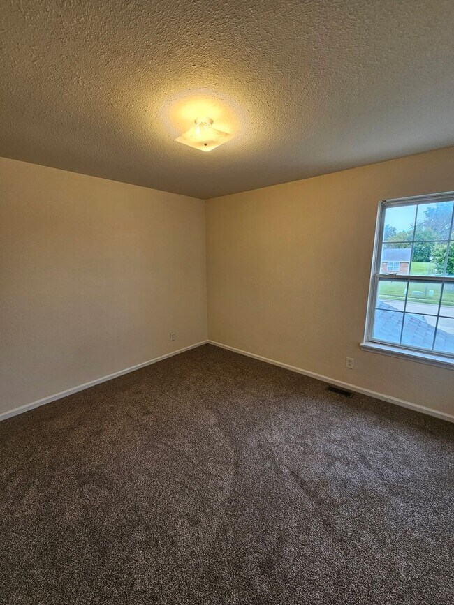 Building Photo - 4409-11 Derby Ridge Dr