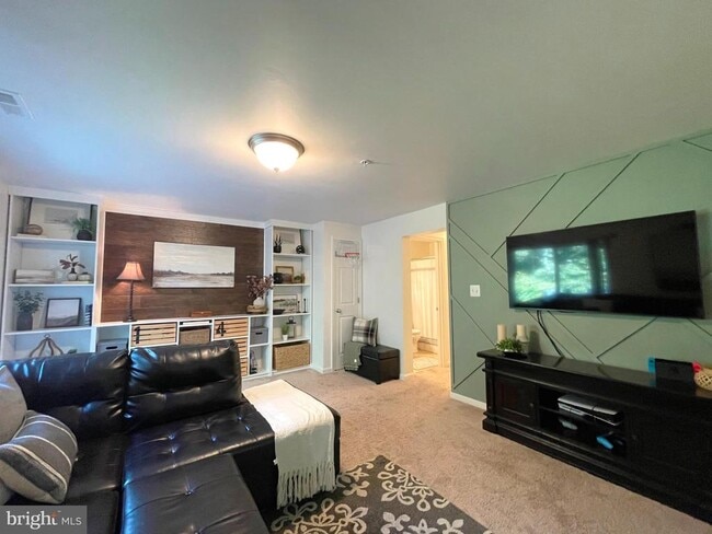 Building Photo - 519 Gate Dancer Ct