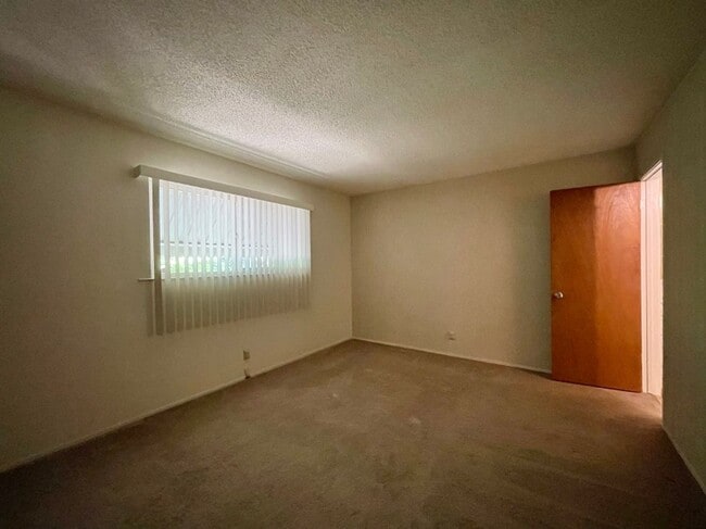 Building Photo - 3063 Linda Vista Ave