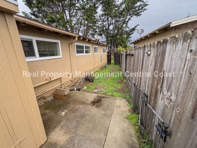 Building Photo - AVAILABLE FEBRUARY - Recently Remodeled Lo...