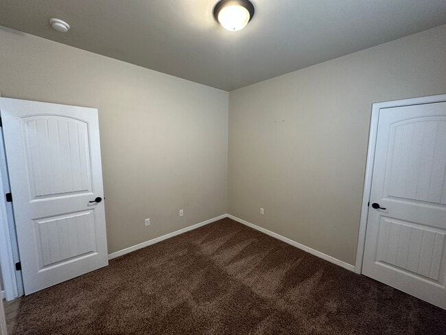 Building Photo - 3 Bed 2 Bath Home