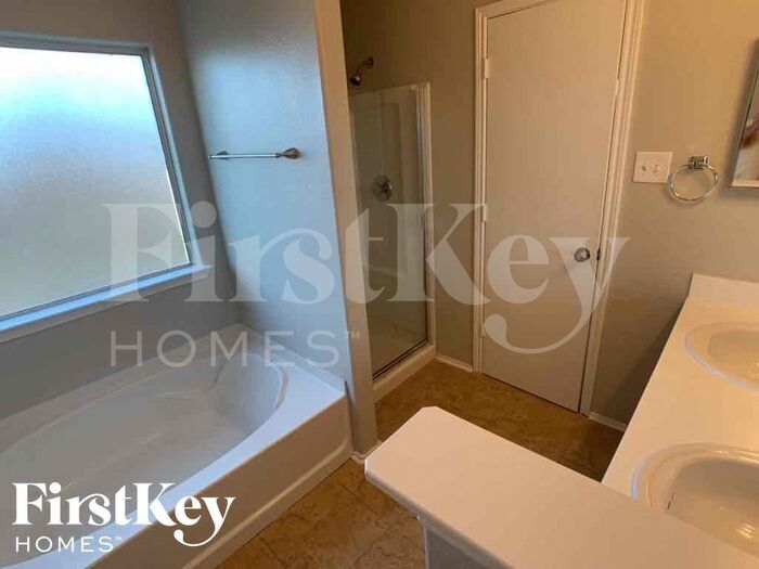 Building Photo - 2026 Cold River Dr