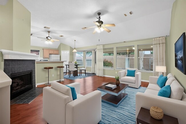 Building Photo - 12530 Meadowglen Dr