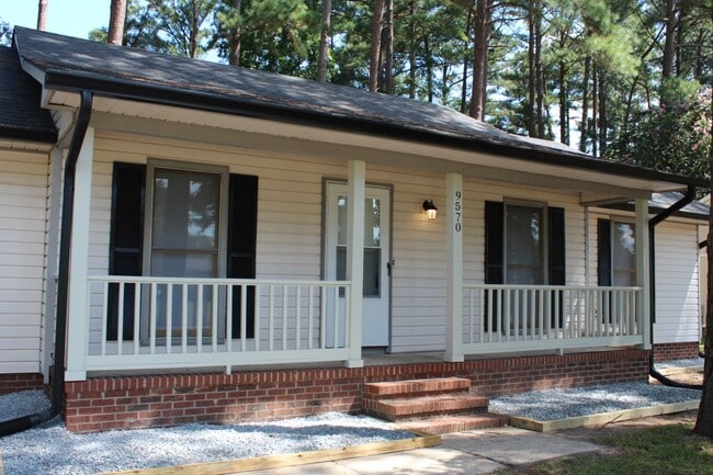 Building Photo - Lake Rim area