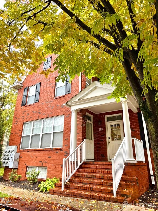 Primary Photo - 616 Middlesex Ave