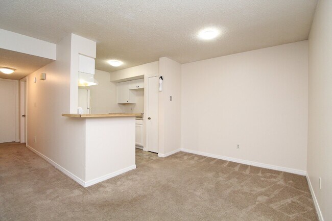 Building Photo - 2BR/2BA 1st-Floor Condo in West Pensacola ...