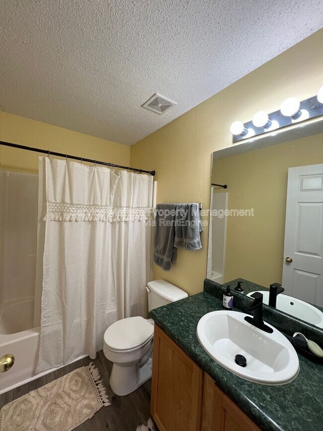 Building Photo - 2439 Redoubt Ave