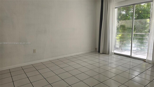 Building Photo - 20200 NE 29th Ct