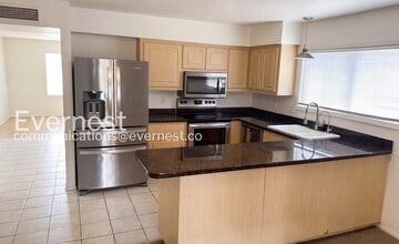 Building Photo - 3Bed/2Bath with Fenced Yard/ Available Now!