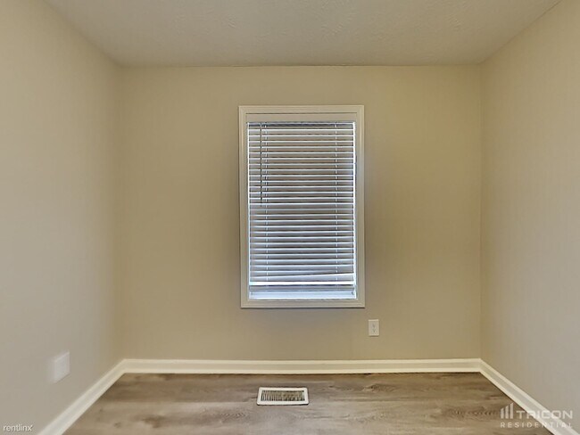 Building Photo - 1207 Bolton Dr