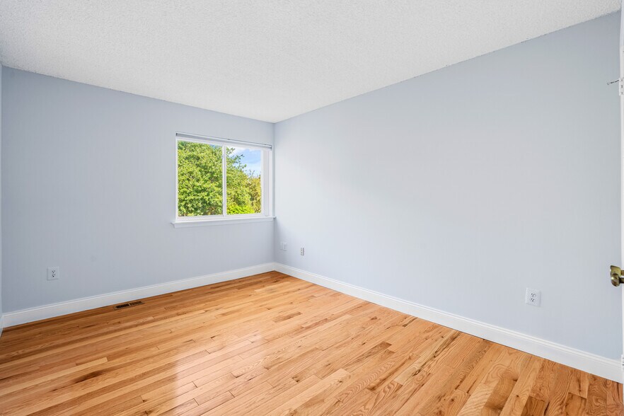 Building Photo - 99 Thoreau Dr