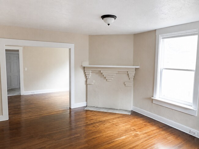 Building Photo - 975 13th Ave S