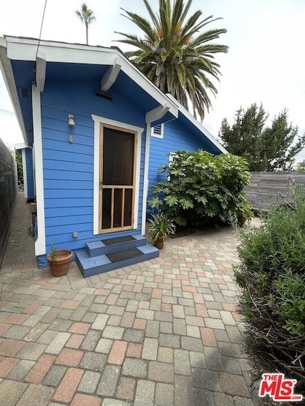 Building Photo - 926 California Ave