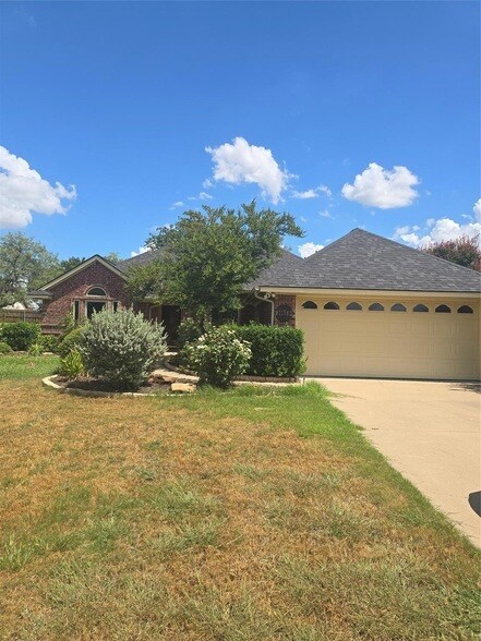 Building Photo - 1811 W Spanish Oak Dr