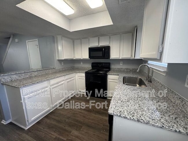 Building Photo - 4004 W Pioneer Dr