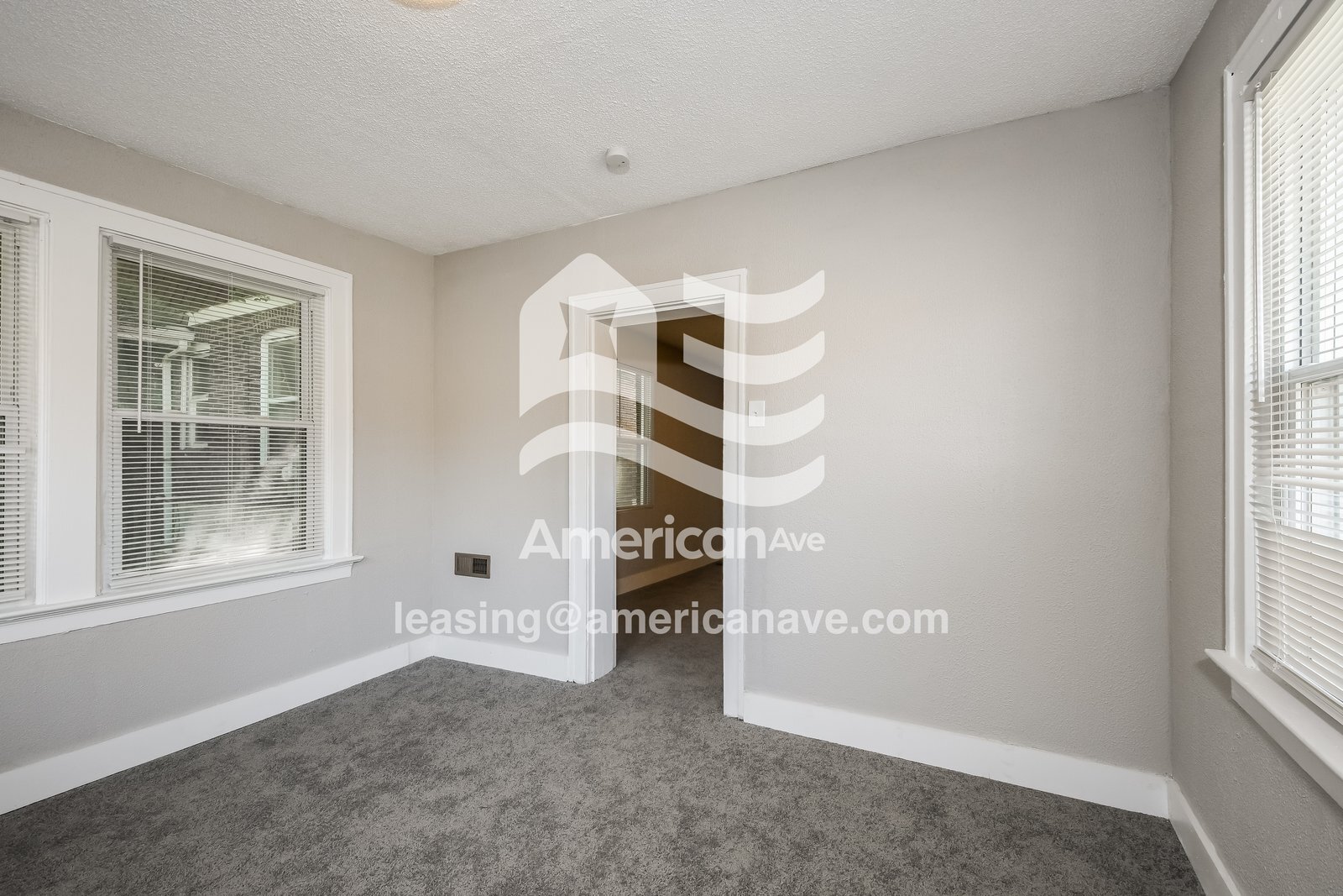 Building Photo - 1939 Chippewa St