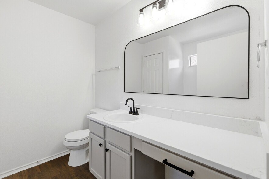 Building Photo - 6611 Walnut Valley Dr