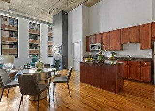 Building Photo - 758 N Larrabee St