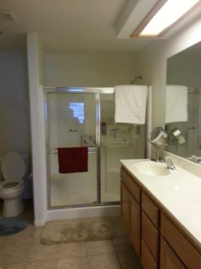 Building Photo - spacious 3 bedroom 2 bath home with beautiful yard, jacuzzi,  indoor laundry room