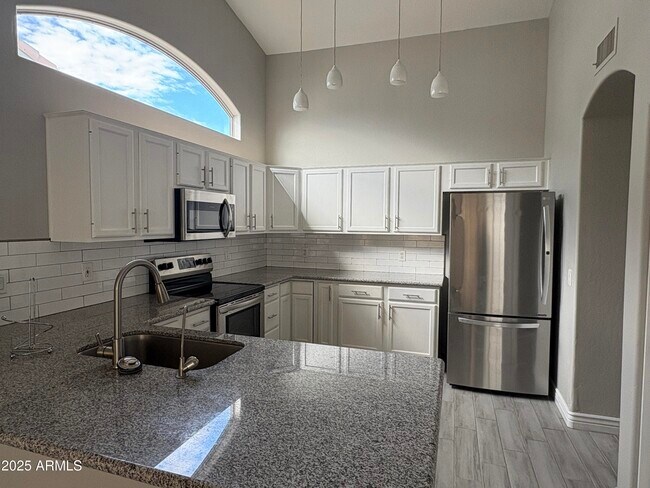 Building Photo - 6121 E Hermosa Vista Dr